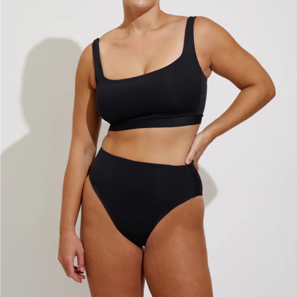 Left On Friday bikini top
Style: Top Shelf
Size: S
Color: Black